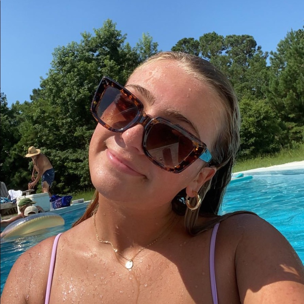 Meet your Posher, Carlyn
